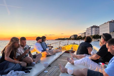 Sunset Boat Tour with a Glass of Prosecco